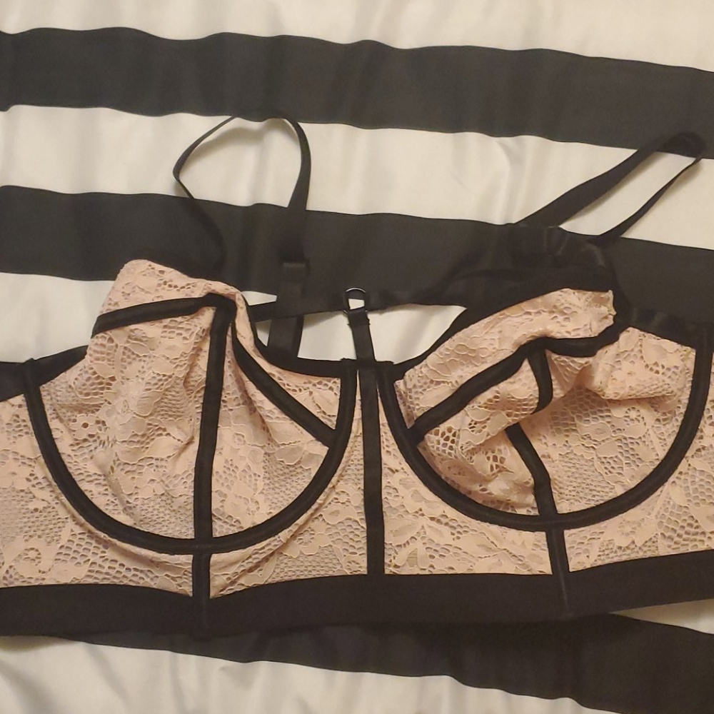 BNWT Torrid Pink Lace Bralette